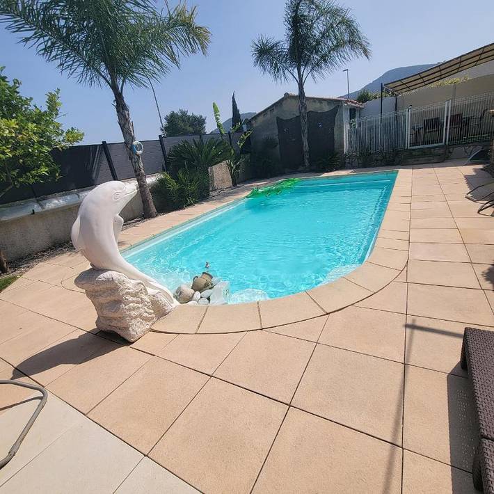 Gîte pour 6 personnes, avec terrasse ainsi que vue et piscine, animaux acceptés à Solliès-Pont - 2