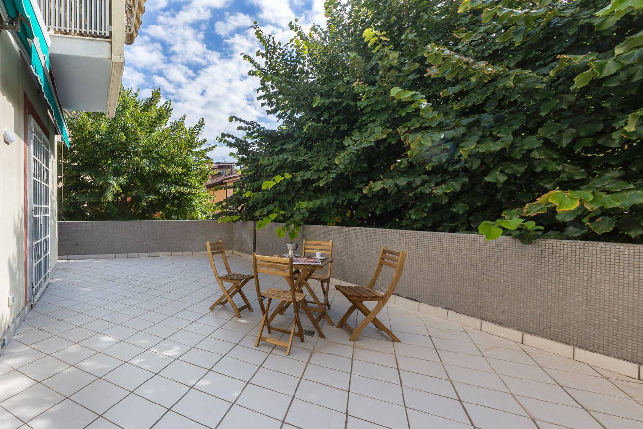 Entire apartment, Apt w/Terrace 10 min walk from Piazza S.Stefano x4 in Bologna, Bologna Province