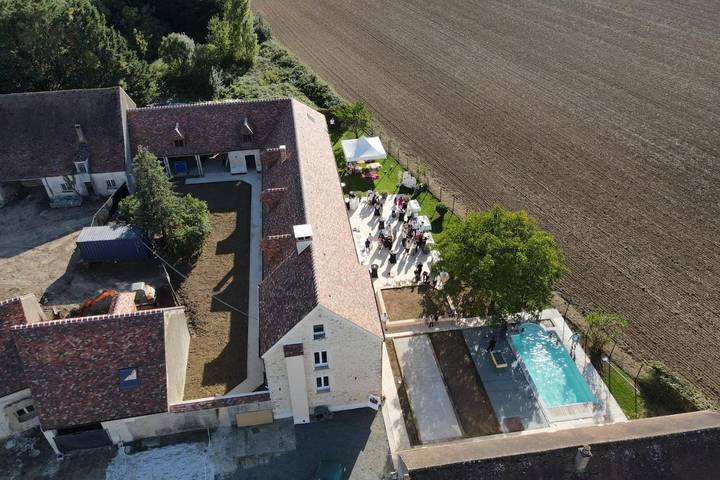 Location de vacances pour 30 personnes, avec piscine et jardin, animaux acceptés dans Crèvecœur-en-Brie