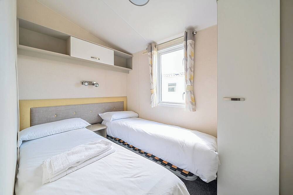 Tranquil Waters - Billing Aquadrome in Billing Aquadrome Holiday Park in Northampton, Northamptonshire