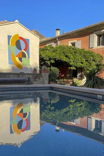 Chambre d’hôte pour 2 personnes, avec vue ainsi que piscine et terrasse à Robion