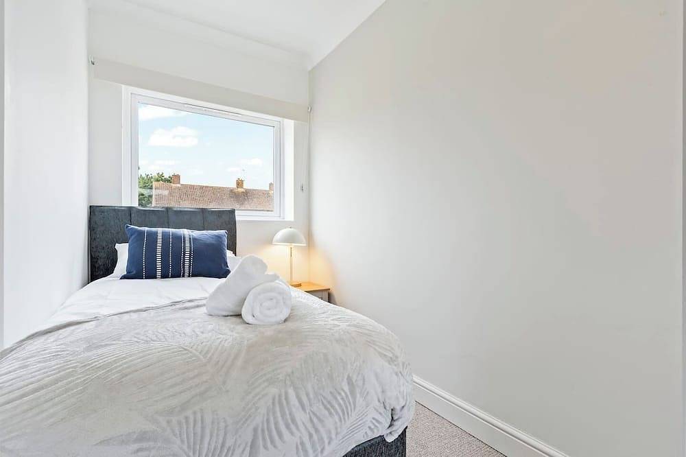 Charming House • Sleeps 9 • Pool Table • Large Garden • Driveway Parking in Malvern, Worcestershire