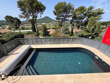 Villa pour 4 personnes, avec jardin ainsi que piscine et vue à Carqueiranne