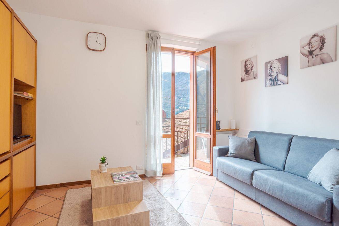 Hel leilighet, Maison Laghée-Bright Apt with balcony, Lake view! in Carate Urio, Comosjøen