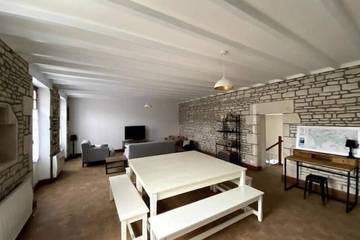 Gîte pour 9 personnes, avec terrasse et jardin à Arçais