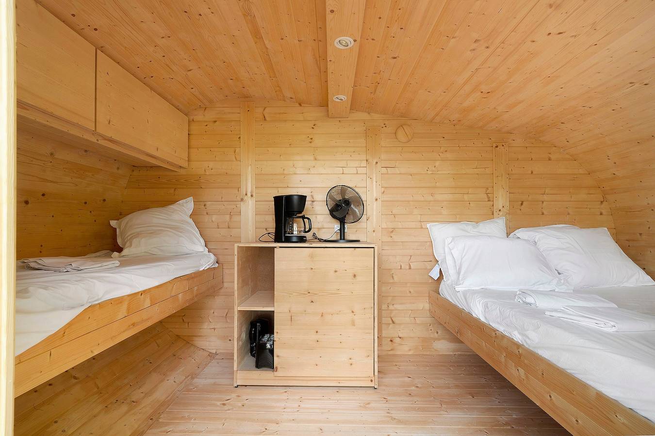 Hel ferielejlighed, Tiny Home "Unique Accommodation for 3 People" with Shared Pool in Calviac-en-Périgord, Périgord Noir