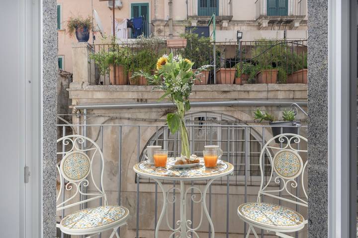 Appartement entier, Appartement « La Chicca Nel Barocco » avec balcon, Wi-Fi et climatisation in Modica (town), Modica