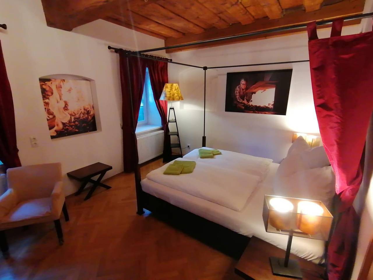 Entire holiday apartment, Naturparkresort Haus der Hoamat-Legenden in Landl, Gesäuse