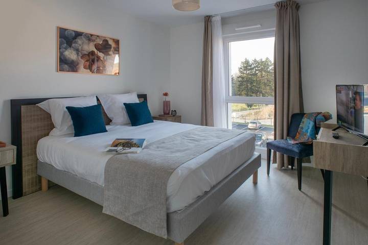 Location de vacances pour 2 personnes, avec vue et jardin ainsi que piscine et sauna à Trélissac - 3