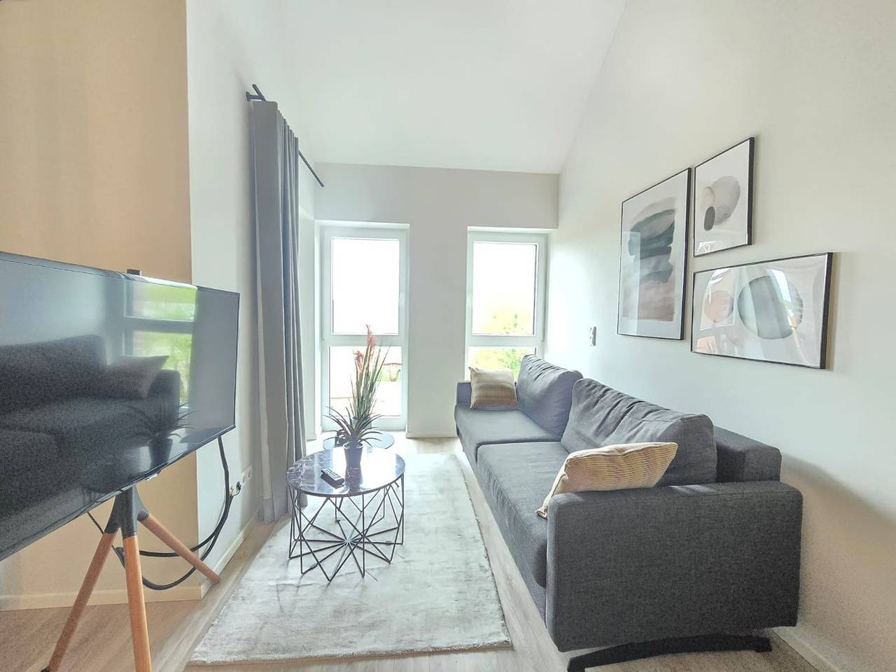 Ganze Wohnung, Moderne Ferienwohnung Appartment Teezauber mit überdachtem Balkon in Norden in Norden, Norden und Umgebung