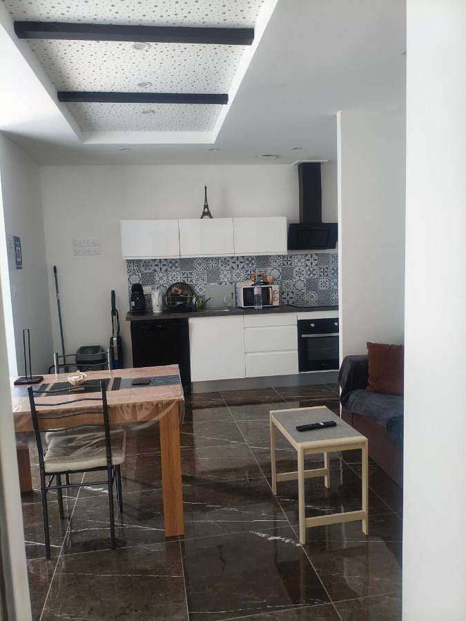 Gîte pour 3 personnes, avec Terrasse ainsi que Jardin et Vue à Oyonnax - 3