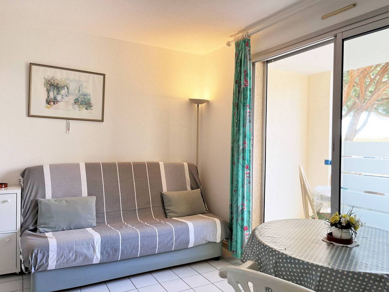 Ganze Wohnung, Familienfreundliche 2-Zimmer-Wohnung mit Pool, Terrasse & Parkplatz im ruhigen Quartier in Le Lavandou, Parc national Port-Cros