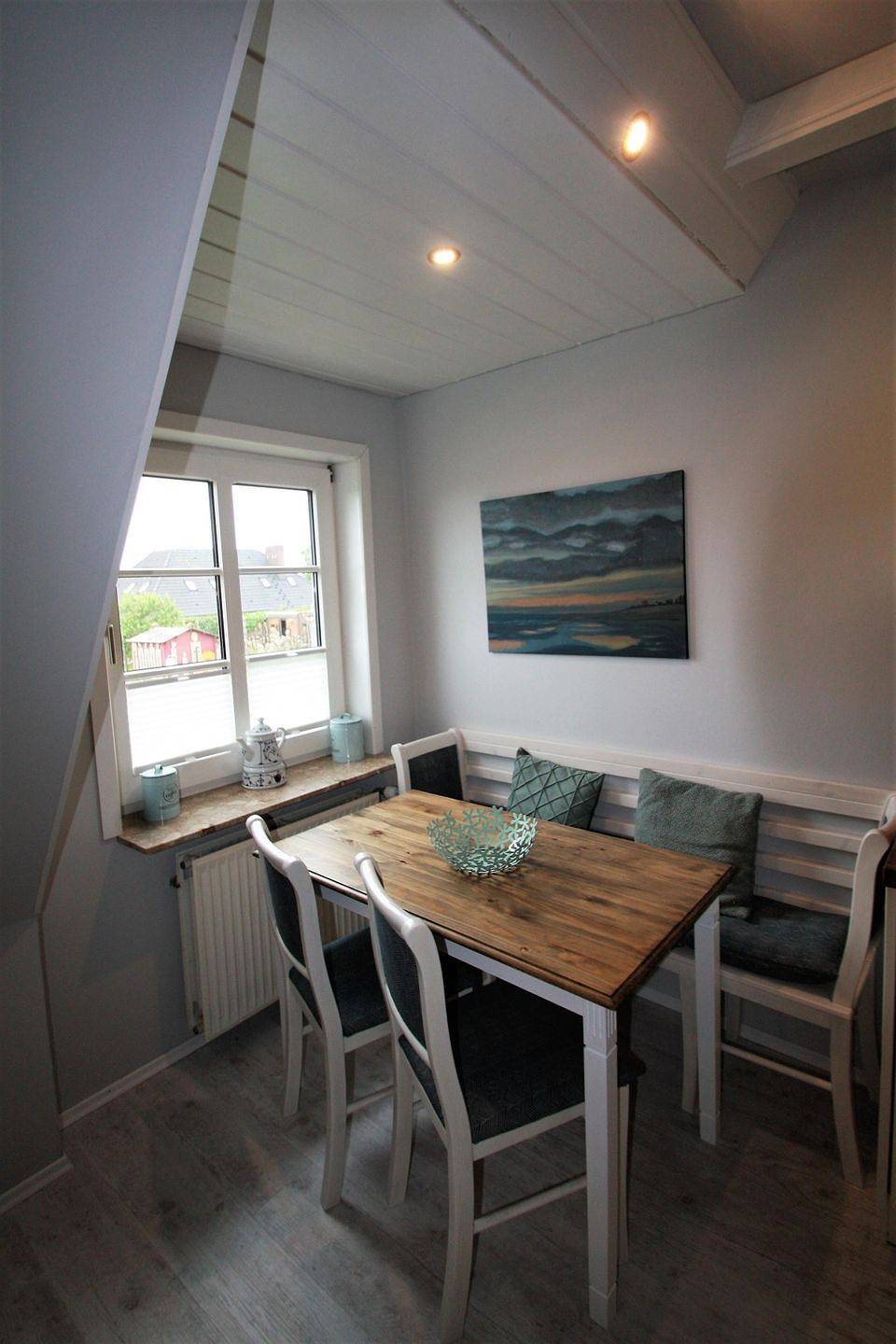 Ganze Wohnung, Platz für bis zu 5 Personen, Wlan & 500 m bis Strand in Utersum, Föhr
