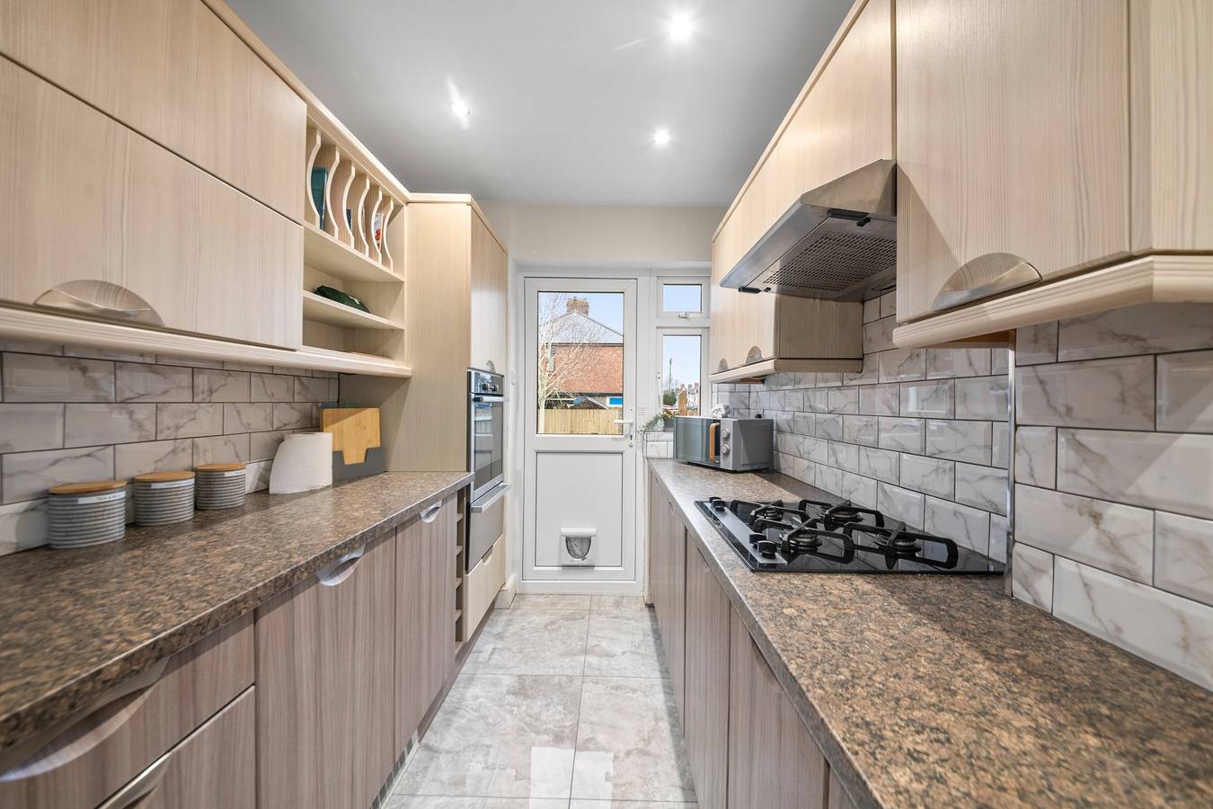 5 Bed House - Sleeps 11 - Parking - Garden - Wifi in Oxford, Oxfordshire