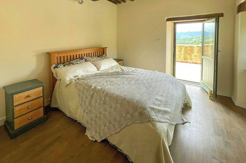 Villa in arenaria nei pressi di Gualdo in Gualdo, Parco nazionale dei Monti Sibillini