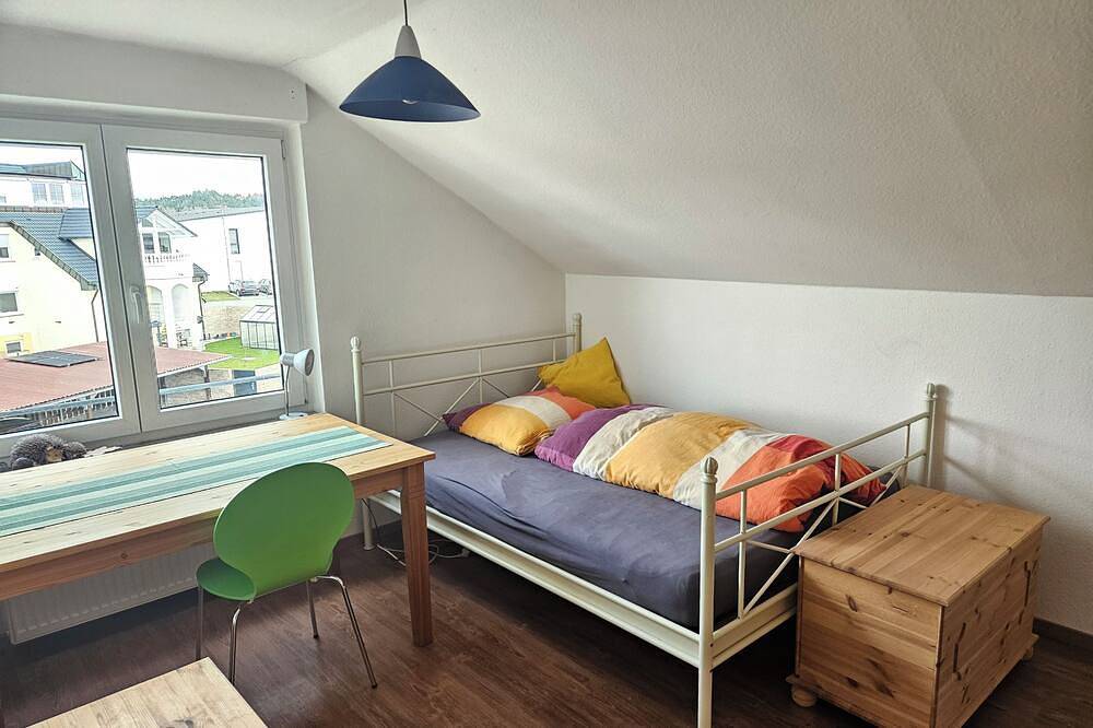 Ganze Wohnung, Dachgeschosswohnung mit Alpenblick, 2min bis zum Bus in Baindt, Region Bodensee-Oberschwaben