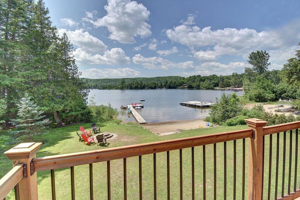 Beautiful waterfront cottage in Labelle, Québec