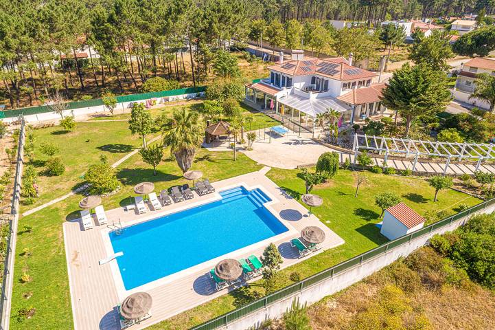 Villa para 16 pessoas, com terraço e jardim em Aroeira
