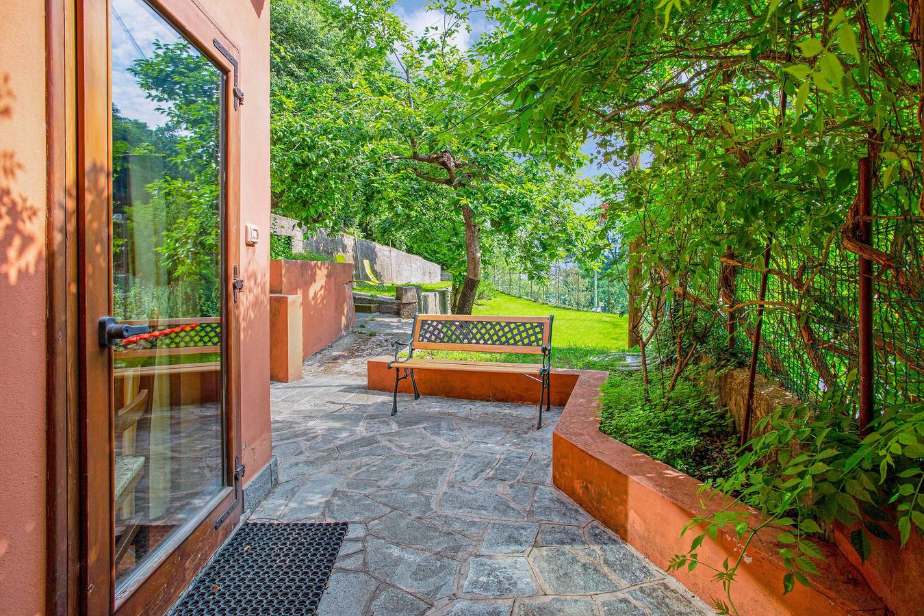 Ganze Wohnung, Residenz Appartamento Roma" mit Bergblick, Terrasse und Wlan in Civate, Brianza