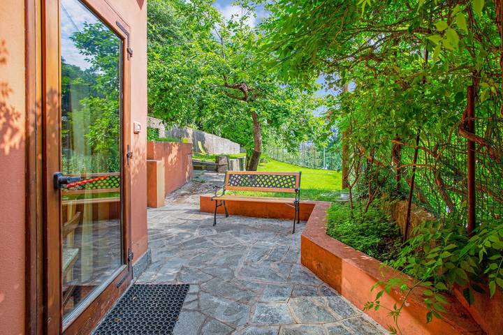 Appartement entier, Résidence Appartamento Roma avec vue sur les montagnes, terrasse et Wi-Fi. in Civate, Brianza