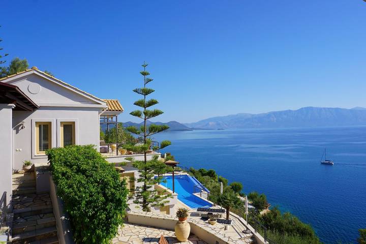 Holiday rental for 8 people, with terrace and garden as well as view in Lefkada