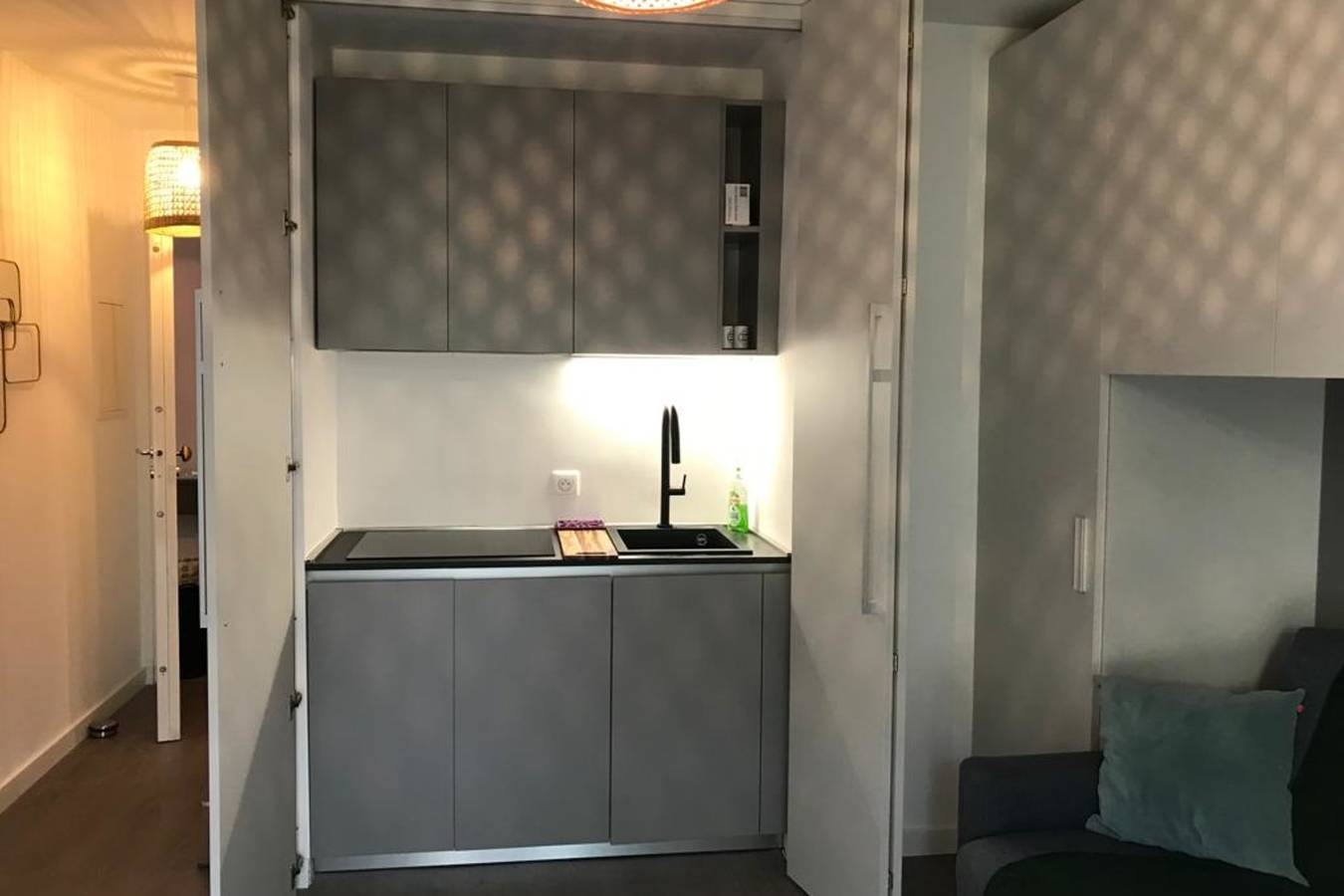 Studio entier, Studio design terrasse et plage ☀Live In Marlyne☀ in Cannes, Côte méditerranéenne (France)