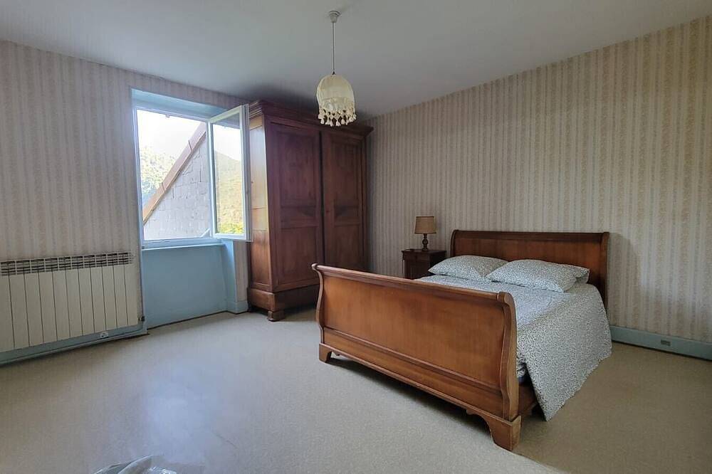 Maison de vacances « Mas Le Manoulier, 14 places » avec vue montagne, piscine privée et terrasse in Saint-Sauveur-de-Montagut, Parc naturel régional des Monts d'Ardèche