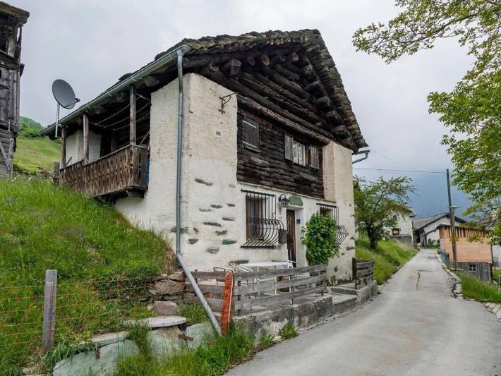 Chalet für 4 Personen, mit Garten und Ausblick im Engadin
