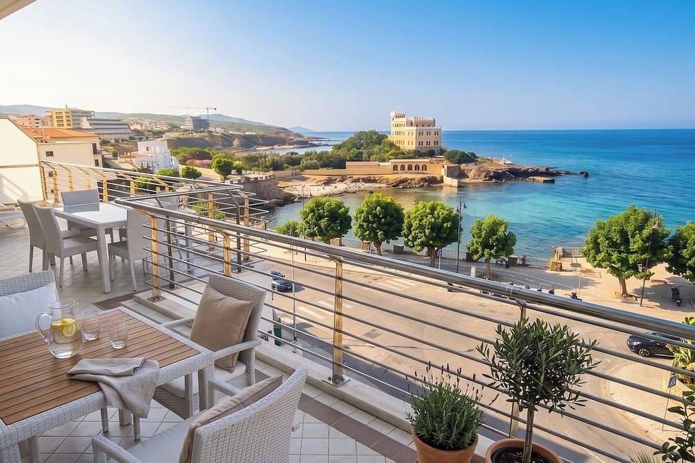 Ganze Wohnung, Clicksardegna Sea Breeze mit Terrasse direkt am Meer und Blick auf Capo Caccia in Sant'Anna, Alghero