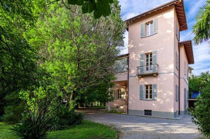 Ferienhaus für 14 Personen, mit Terrasse und Garten sowie Pool