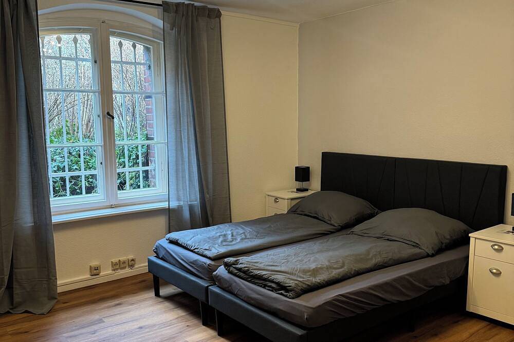 Ganze Wohnung, Zentral gelegene 160 qm Ferienwohnung. Ideal für Reisegruppen und Großfamilien in Steglitz-Zehlendorf, Berlin