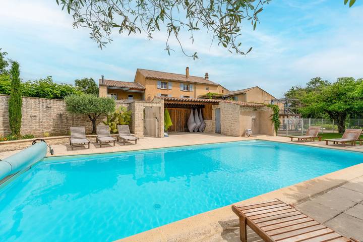 Gîte pour 6 personnes, avec Balcon ainsi que Jacuzzi et Jardin dans la Drôme