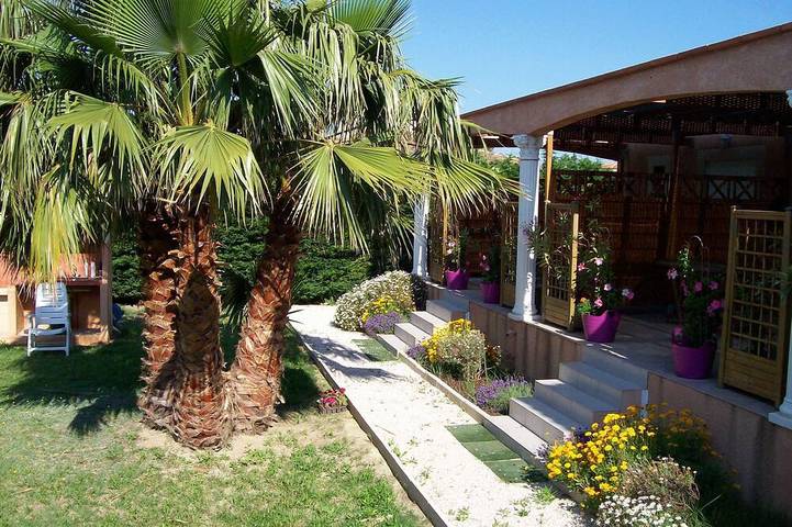 Ferienwohnung für 3 Personen, mit Terrasse und Garten