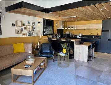 Gîte pour 6 personnes, avec jacuzzi et terrasse, animaux acceptés à La Garde-Adhémar