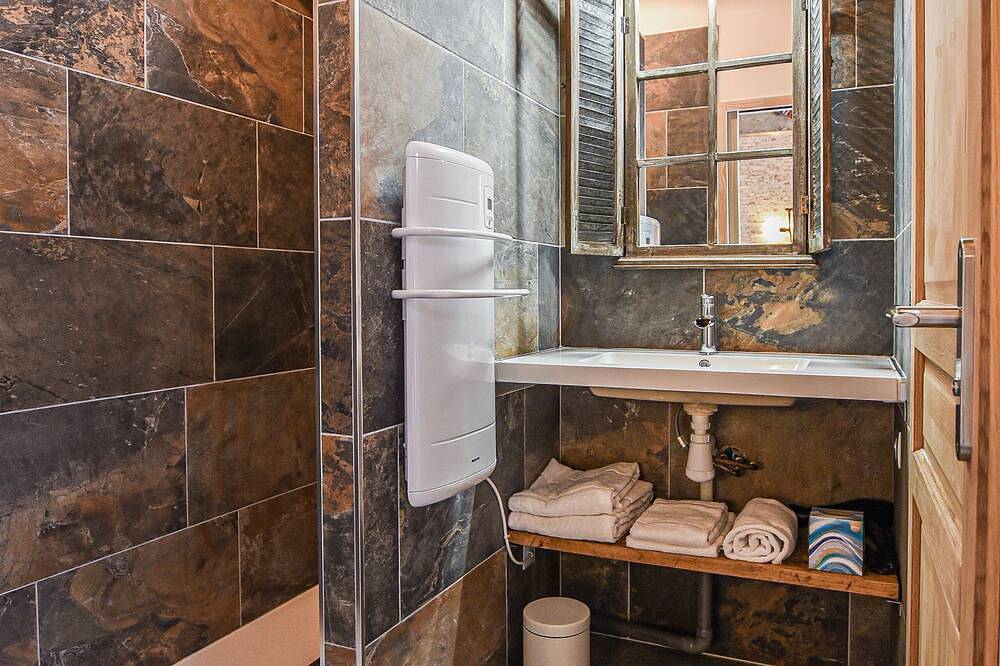 Chambres d'hôtes normandie la brocherie piscine intérieur chauffée spa sauna in Magny-le-Désert, Parc naturel régional Normandie-Maine
