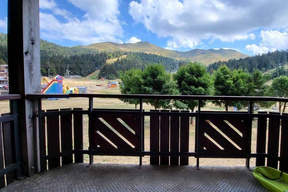 Appartement entier, Appartement en plein coeur de la station, au pied des pistes in Le Lioran, Laveissière