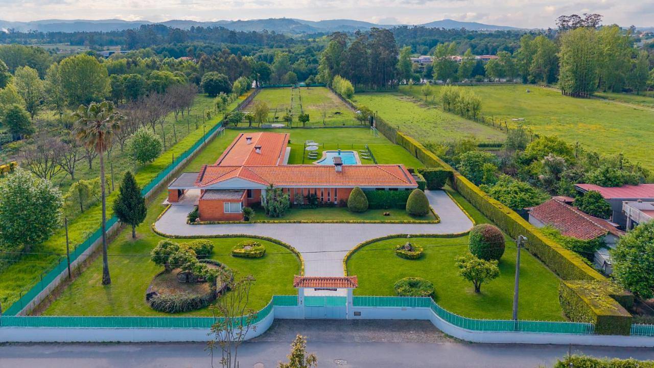 Six-Bedroom House in Vila de Prado, Distrito de Braga
