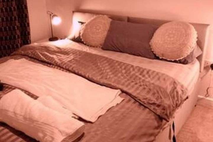 New Modern 3-Bed Home Free Parking 5 Stones Ave, Kent, England, Da1 5Gs in Dartford, Kent