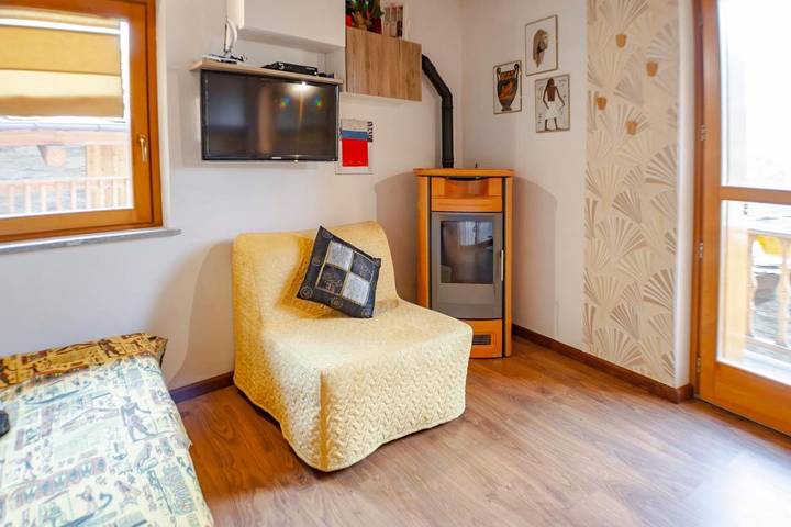 Gîte pour 4 personnes, avec terrasse et vue, animaux acceptés à Ostana - 3