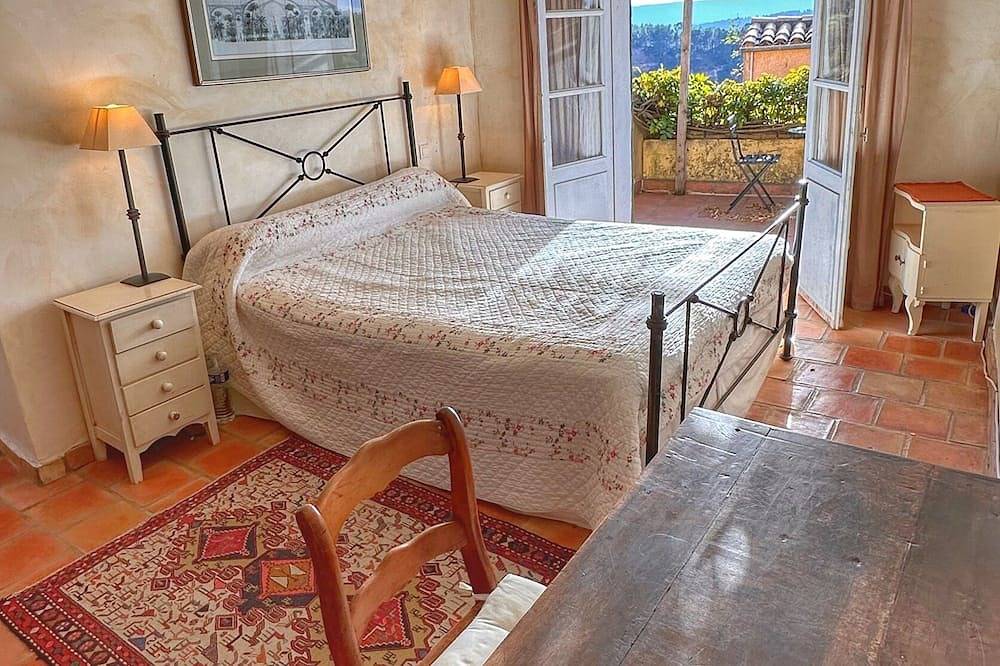 Les Trois Terrasses - A Memorable Vacation In A Charming Village House in Roussillon, Parc naturel régional du Luberon