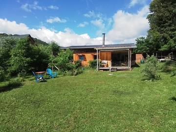 Gîte pour 2 personnes, avec terrasse ainsi que piscine et jardin dans l' Ariège