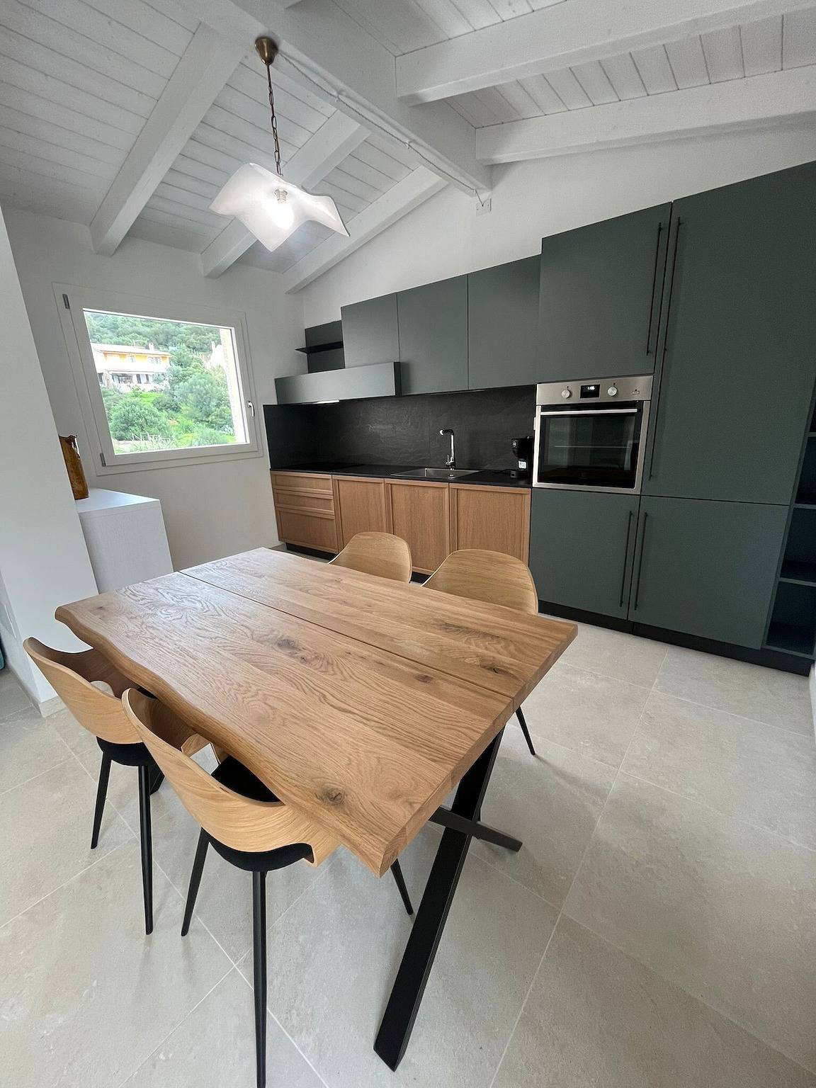 Casa Vacanze 'Borgo Myricae - Viola Ciocca' con Vista Montagna, Wi-Fi e Aria Condizionata in Chia, Domus De Maria