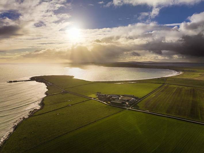 Holiday home for 4 people, with garden and hot tub as well as pool in Orkney Islands