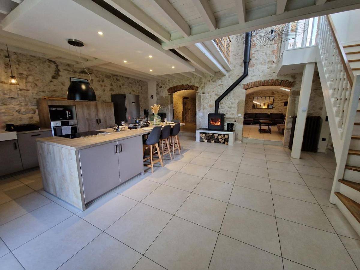 Five-Bedroom House in Champagneux, Région de Chambéry