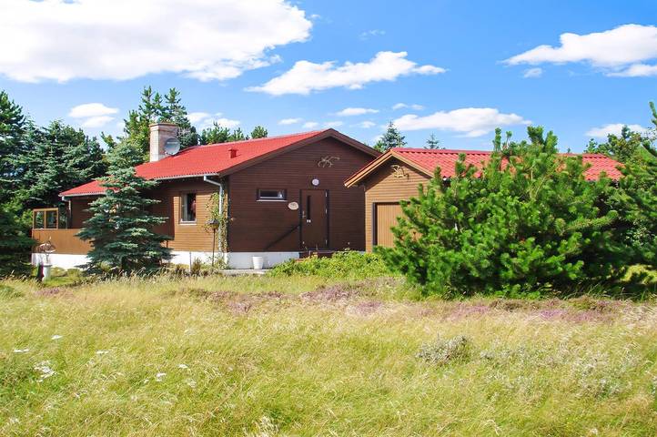 Ferieudlejning for 4 personer, med have og terrasse i Klitmøller