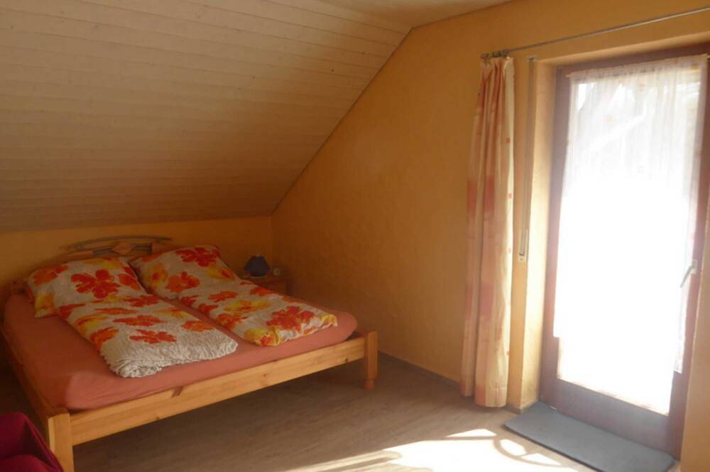 Ganze Wohnung, Doppelzimmer Nr. 1, 20m², Etagenbad, Balkon, max. 3 - Bea´s Gästezimmer in Europa-Park, Herbolzheim