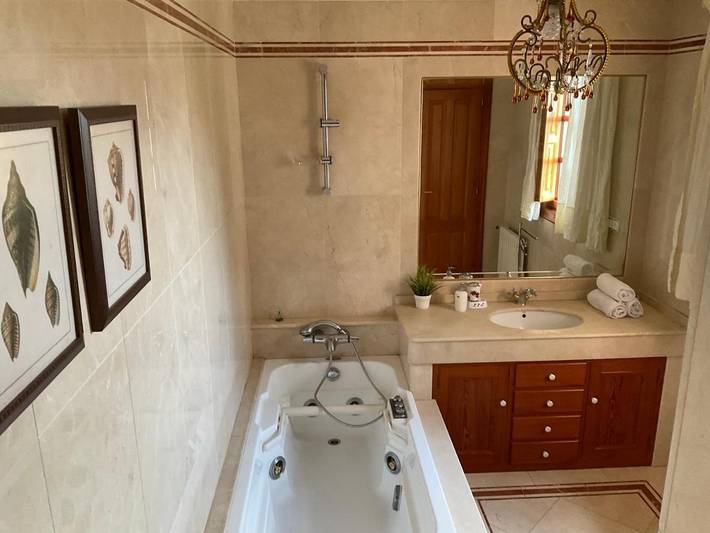 Chalet para 8 personas, con jardín además de piscina y jacuzzi en Morrazo - 4