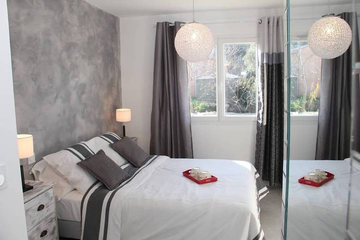 Location de vacances pour 8 personnes, avec terrasse et jardin à Rochefort-du-Gard - 2