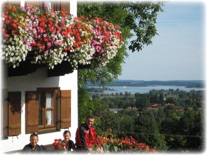 Ferienhaus für 3 Personen, mit Balkon und Terrasse sowie Garten und Seeblick in Bernau am Chiemsee