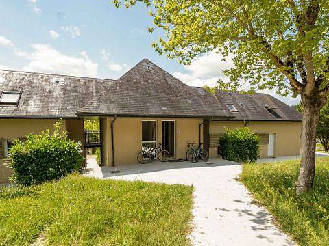 Flower Camping Lac du Causse - Gîte 4 personnes - 32m² (1 chambre) + terrasse ouverte in Lissac-sur-Couze, Brive-la-Gaillarde region